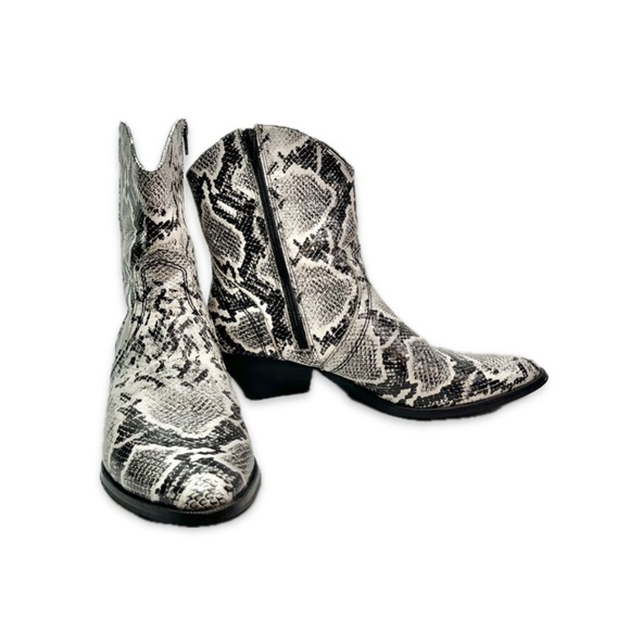 Jol Shoes - JOL Molly Faux Snakeskin Ankle Boots Women’s Size 7 Black and White